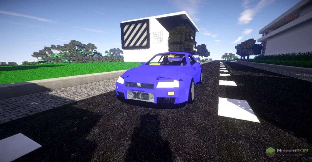 Машина на дороге